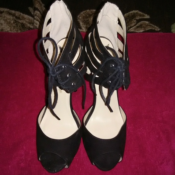 🍒SOLD🍒Unique peep-toe, lace-up stillettos - Picture 2 of 5